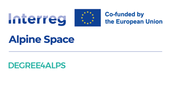 Logo des Interreg Alpenraum Projektes DEGREE4ALPS mit Förderhinweis