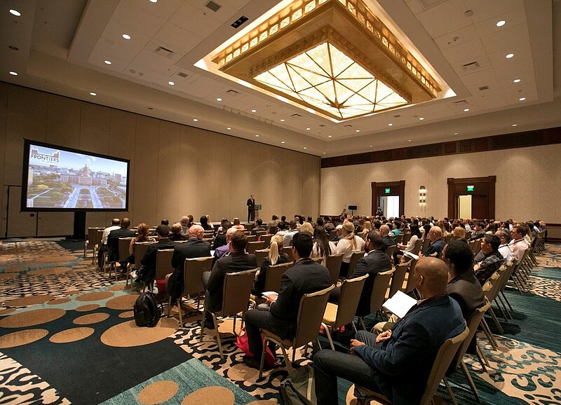 Vortrag vor Publikum auf  der 27th Annual Frontiers in Service Conference in Austin, Texas.