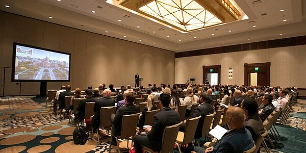 Vortrag in Konferenzsaal auf der  27th Annual Frontiers in Service Conference in Austin, Texas.