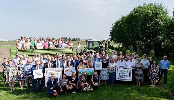 Gruppenbild der Teilnehmenden des Abschlusskonferenz Heimat für Regionalprodukte
